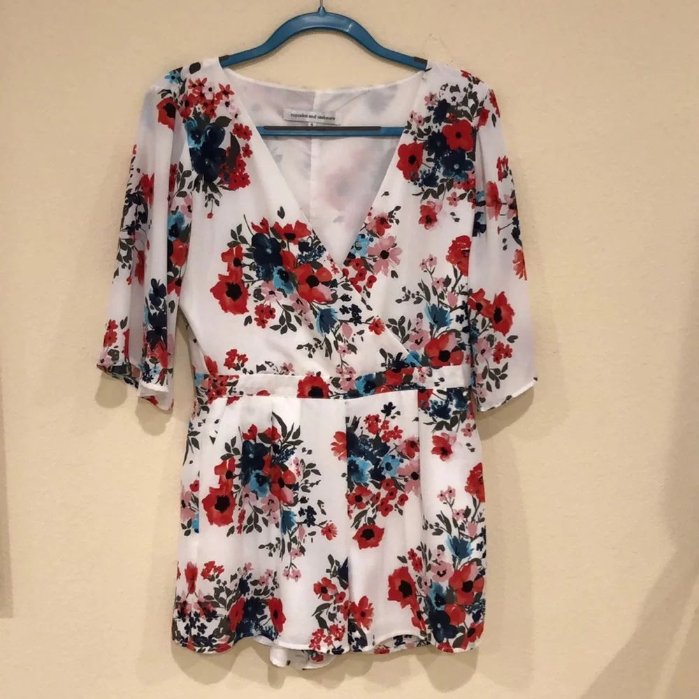 Cupcakes and Cashmere Kieri Floral Romper - Picture 2 of 6